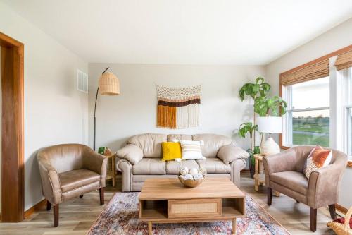 Homerville House | Boho Cleveland Bungalow - Sun-Drenched 2BR with Deck