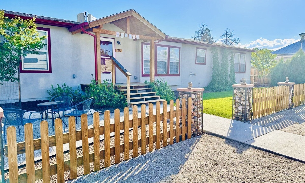 Salida House | Book NOW for Summer and Fall Events! Multi-family, pets allowed, HOT TUB!