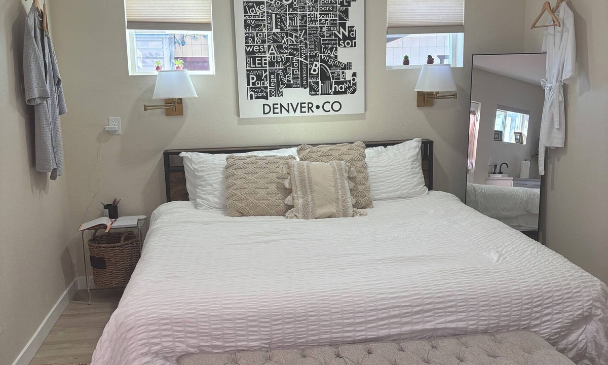 Lincoln Park Apartment | Boutique Denver Guest Studio - King Bed - Free Parking -Walk to Arenas