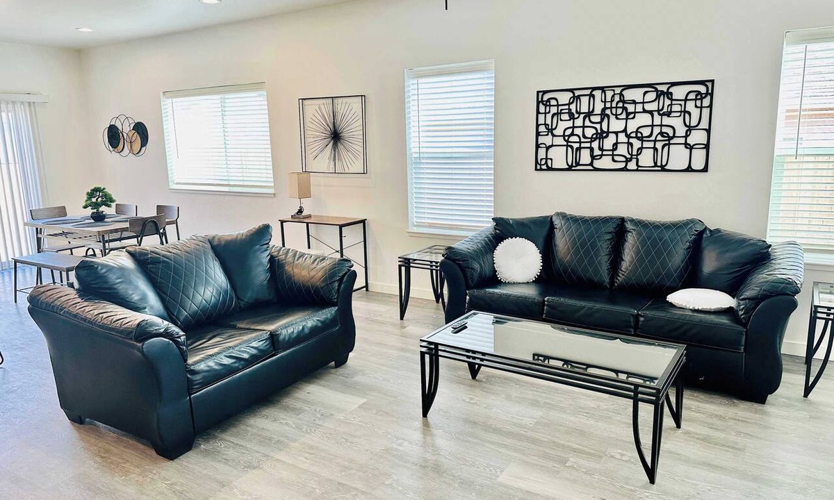 Fernley House | Brand New 3Bedrooms Fernley-20 Min to USA Pkwy/2Bath/Pets OK/Sleeps14
