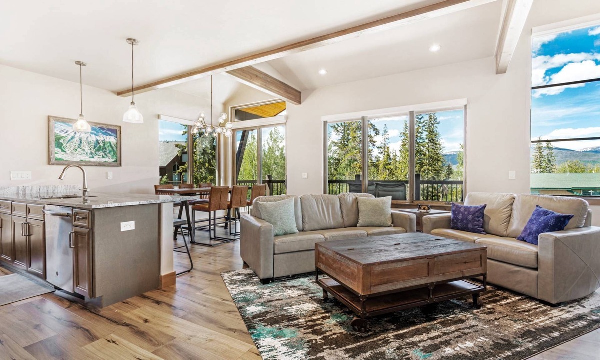 Wildernest Condo | Brand New Elegant 4BR Ski Retreat |Fireplace |Clubhouse Pool and Hot Tubs |Free Shuttle to Slopes