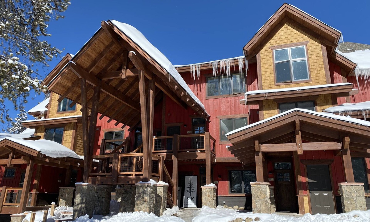 Lakeside Village Condo | Brand New Luxury Townhome/Private Hot Tub/Private Patio