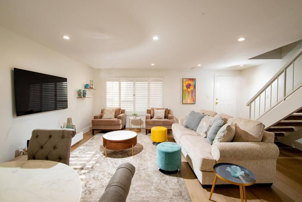 Reseda Apartment | Brand New Remodeled 3 Bedroom Home in Reseda