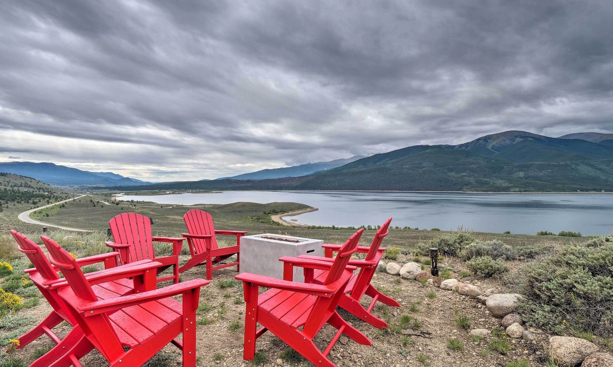 Twin Lakes House | Breathtaking Views: Twin Lakes Retreat w/Deck