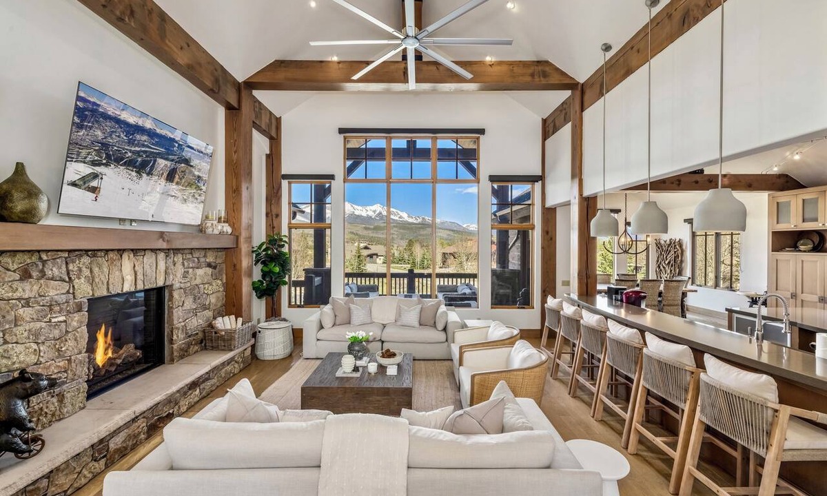 The Highlands House | Breck Mansion- Mountain Views, Hot Tub, Sauna, Guest House, Golf Course