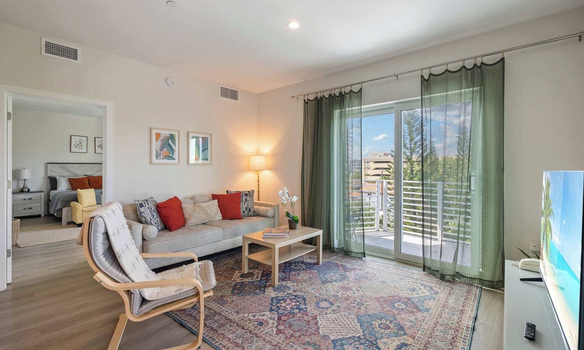 Parkside Apartment | Bright Hollywood Two Bedroom with Free Parking
