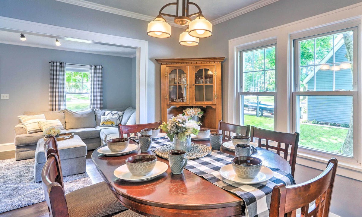 Parma Cottage | Bright Parma Home w/Outdoor Space < 10 Mi to Dtwn