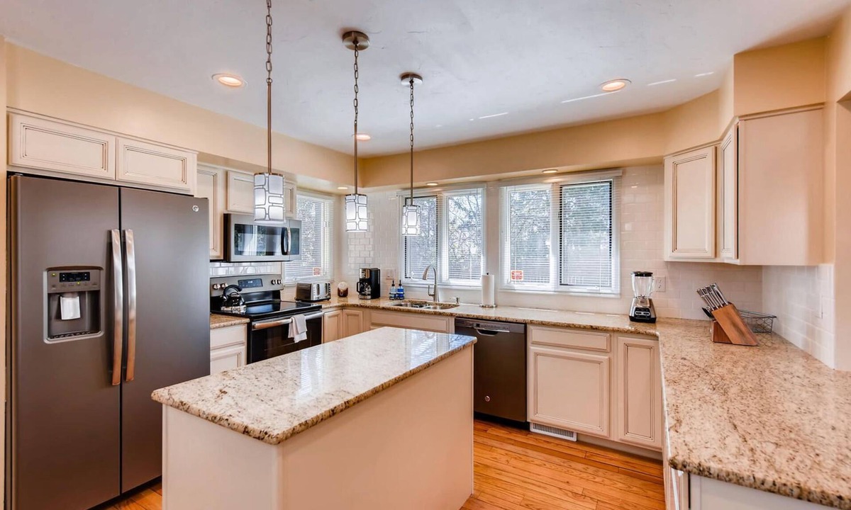 Broadmoor House | Broadmoor Estate ✩ HotTub & Fire Pit ✩ Prime Location