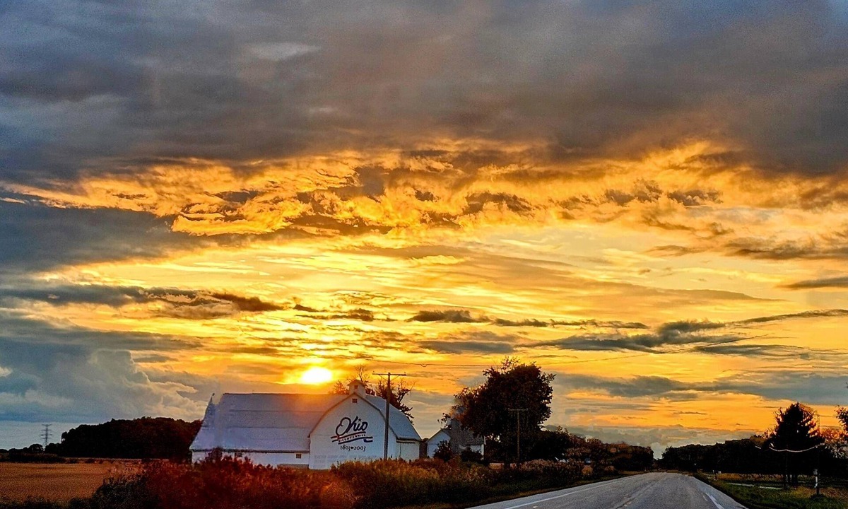 Port Clinton House | Buckeye Bungalow 2 Park-Beach-Bonfires Near everything & dog friendly