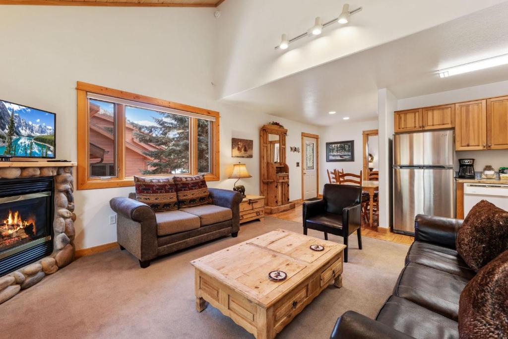 Fall River Estates Apartment | Bugle Pointe A08 by Estes Park Condos