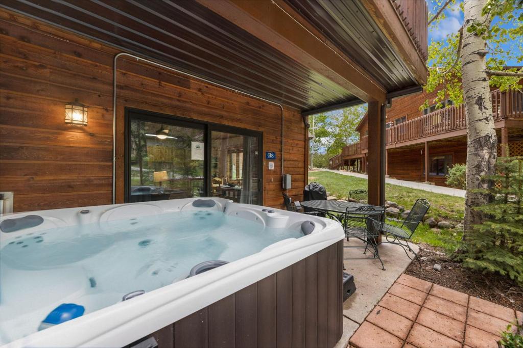 Fall River Estates Apartment | Bugle Pointe B08 by Estes Park Condos