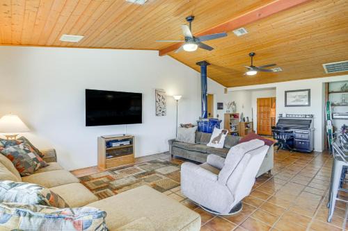 Golden Valley House | Bullhead City Home w/Views, Close to Lake Mohave!