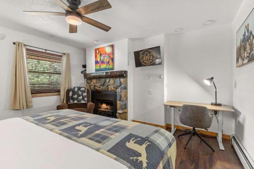 Estes Park Apartment | Cabin 18 - King Bed Mountain views Hotel Style