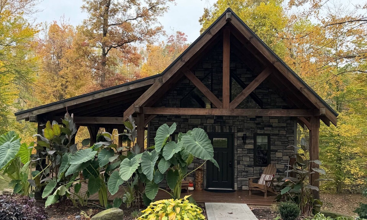 Stone Creek Cabin | Cabin Retreat on quiet back road in Amish Country