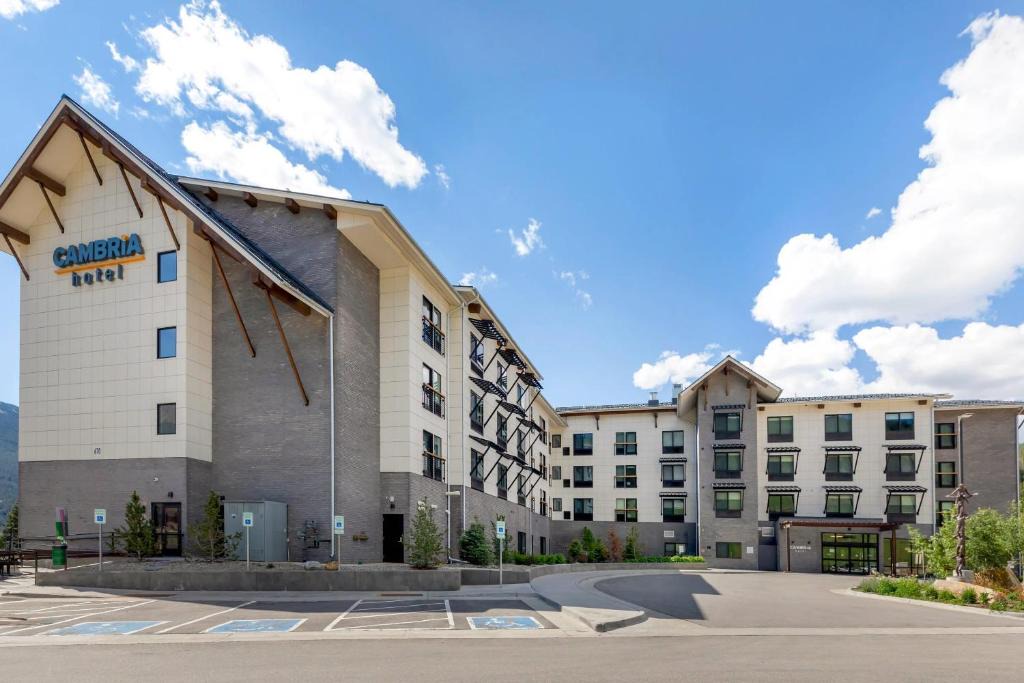 Copper Mountain Village Hotel | Cambria Hotel Copper Mountain
