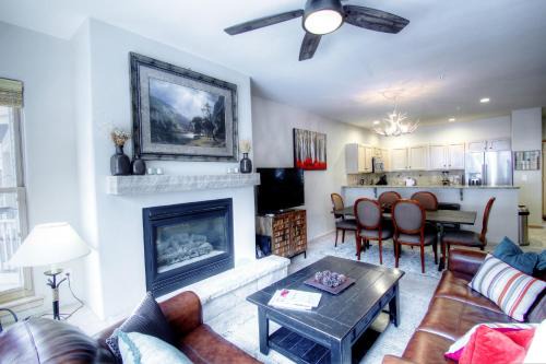 Avon House | Canyon Run Townhouse F102