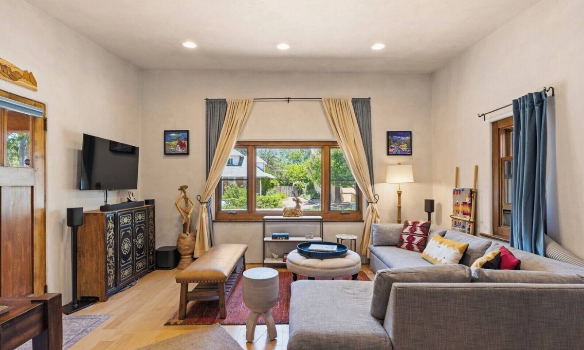 South Capitol House | Casa Colores | Stylish Retreat