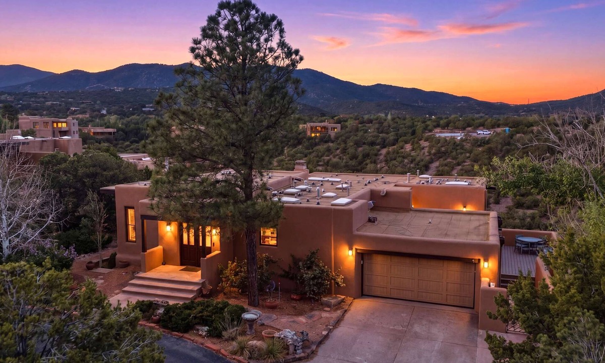 Northeast Santa Fe House | Casa de Azulejos
