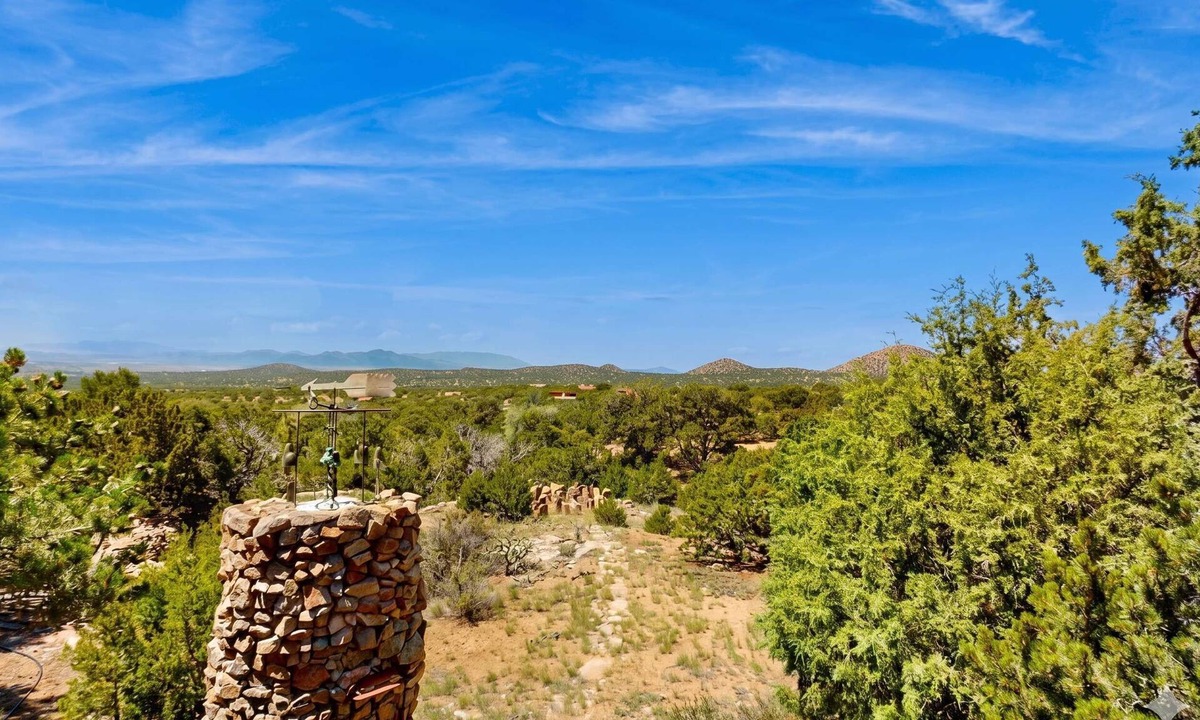 Canoncito House | Casa de las Piedras - Pueblo Style, Hike, Views