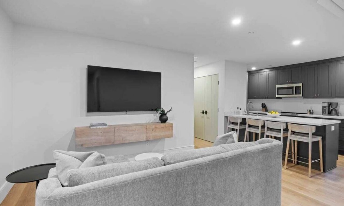 Laguna Apartment | Casa Jardin Unit 13-Boutique Suite in Downtown Santa Barbara