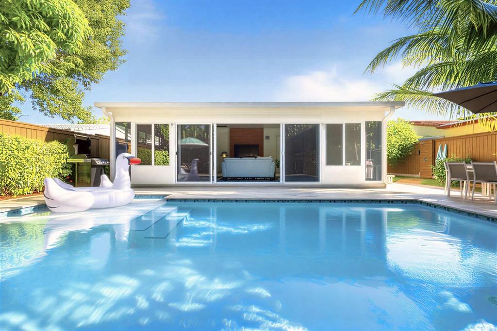 South Middle River House | Casa Limon - Private Heated Pool Prime Location & Parking