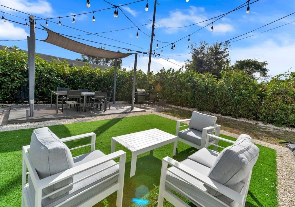 Hallandale Beach House | Casa Playa Coastal Comfort 10 Min From Beach