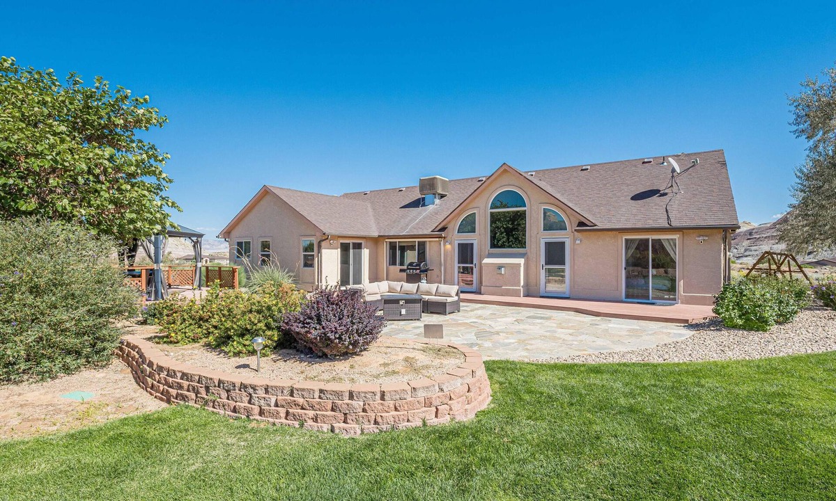 Grand Junction House | Casa Rimrock: Wake Up at CO Monument