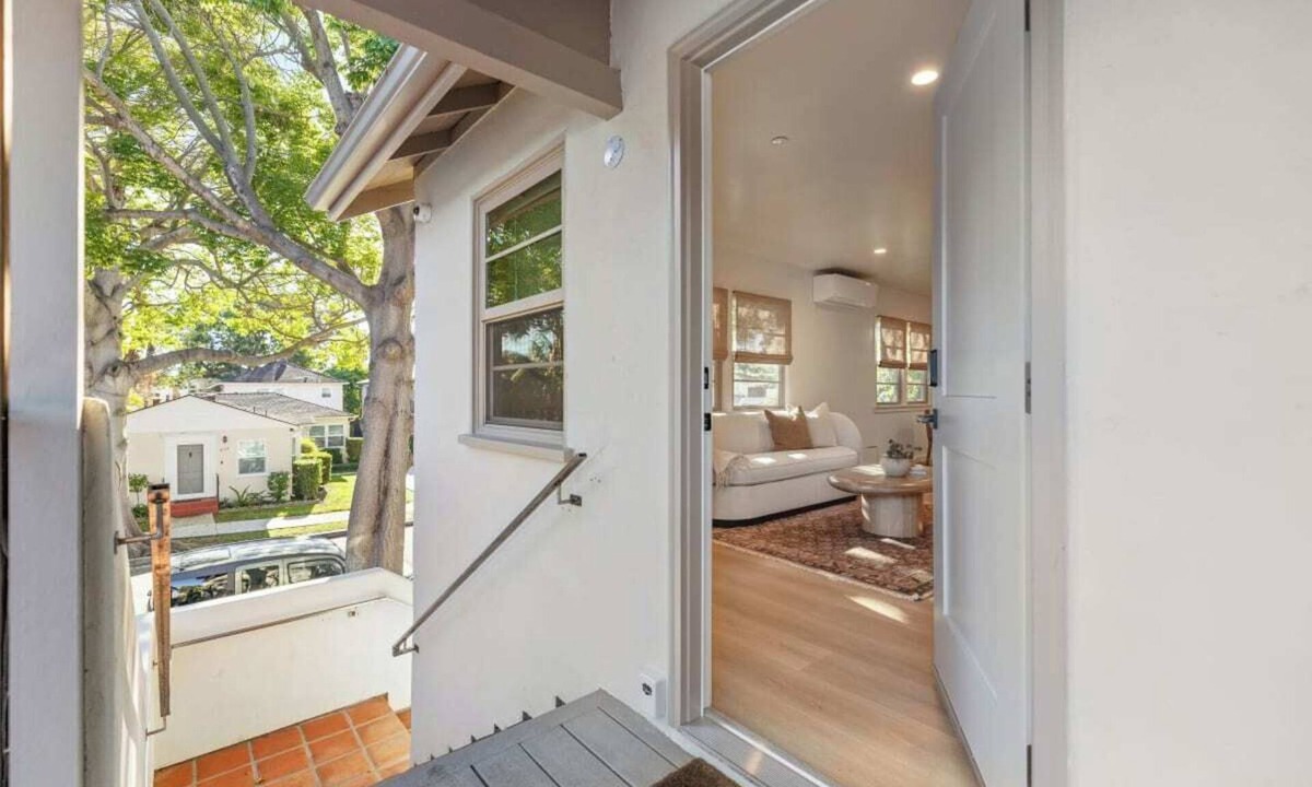 West Beach Apartment | Casa Yano Apartment 3 - Coastal Comfort