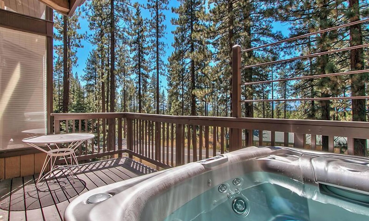 Zephyr Cove House | Cascade Hideaway in Lake Village With Private Hot Tub!