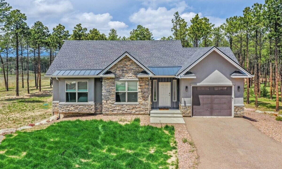 Colorado Springs House | Cathedral Grove! Guesthouse w BBQ Fire Pit Balcony