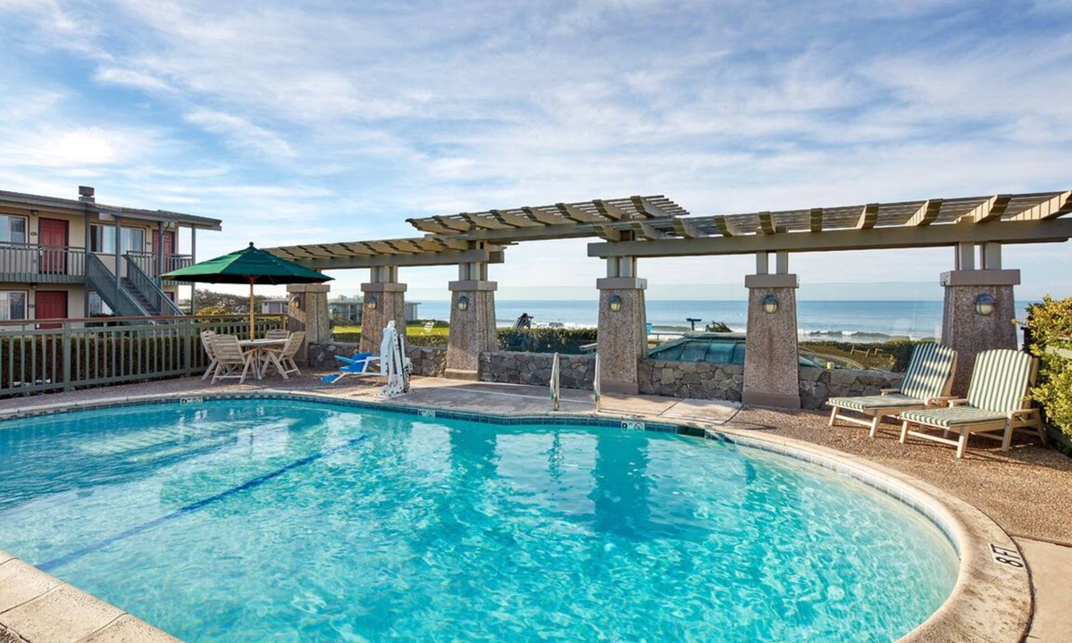 San Simeon Hotel | Cavalier Oceanfront Resort | Premium King Oceanfront | Highway 1