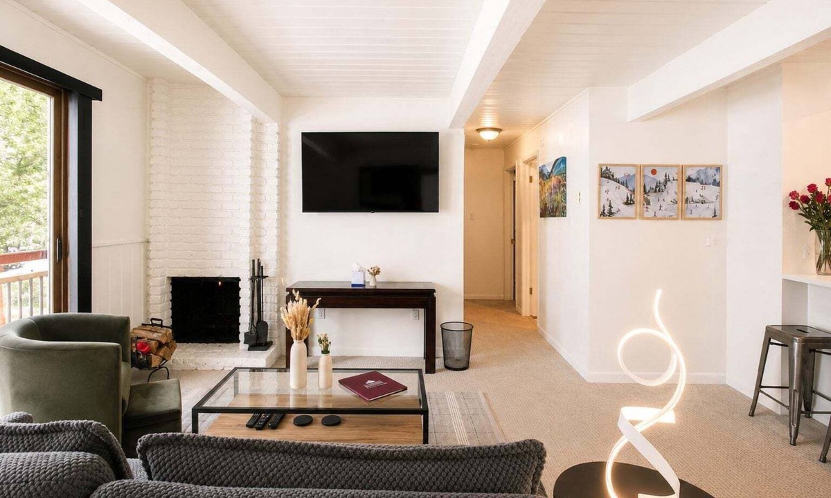 Downtown Condo | Central Aspen Condo - Prime Price and Location
