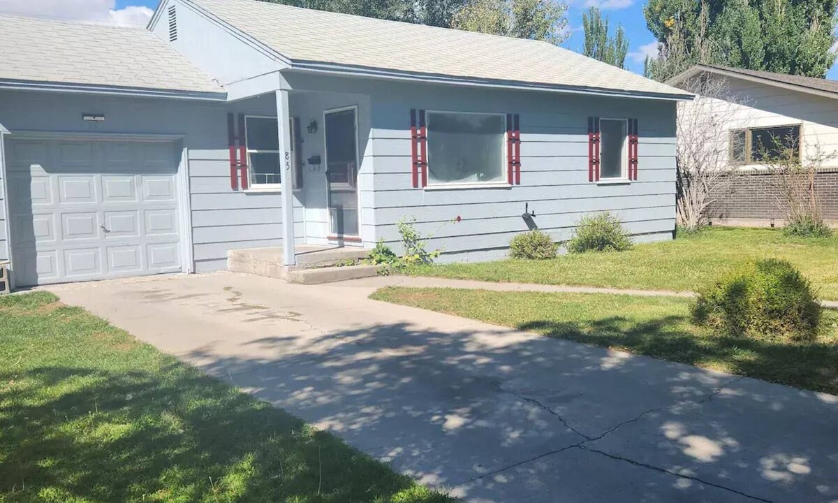 Alamosa House | Centrally located Alamosa house - License No. 1430