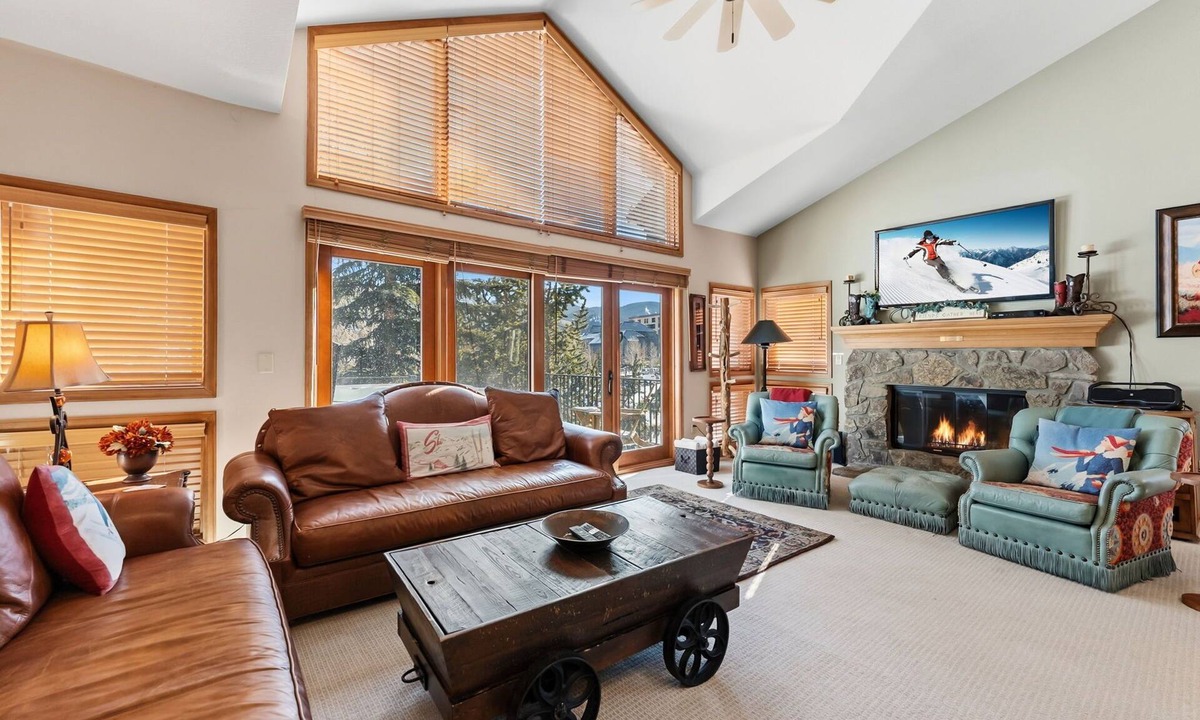 Peak 9 House | Centrally located 3 bdrm town-home, Attached garage parking, Walk to downtown Br