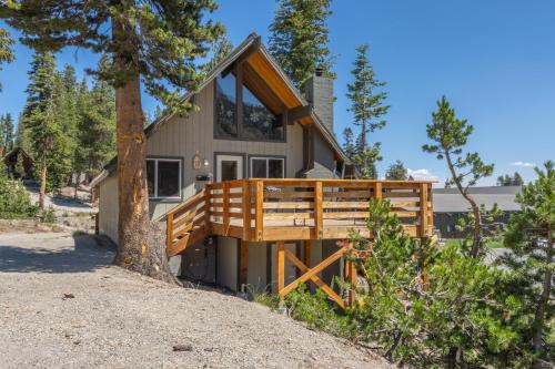 Mammoth Lakes Ski Chalet | Chalet 19 by Mammoth Mountain Chalets