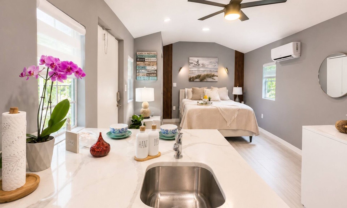 Miramar House | Charm, comfort and an exceptional location , Free parking