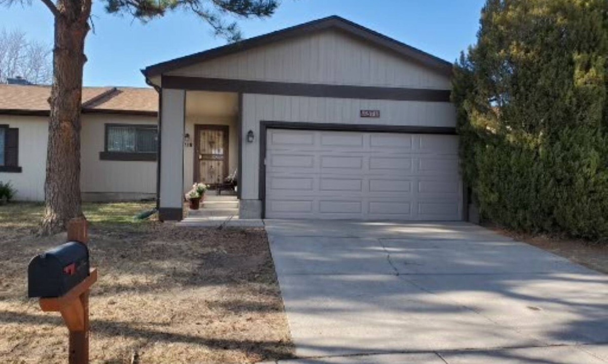 Village Seven House | Charming 2-bedroom townhome with WiFi and AC in lovely Colorado Springs