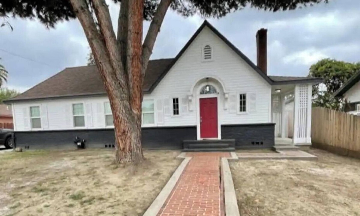 Visalia House | Charming 3 bed/2 bath home in historic district