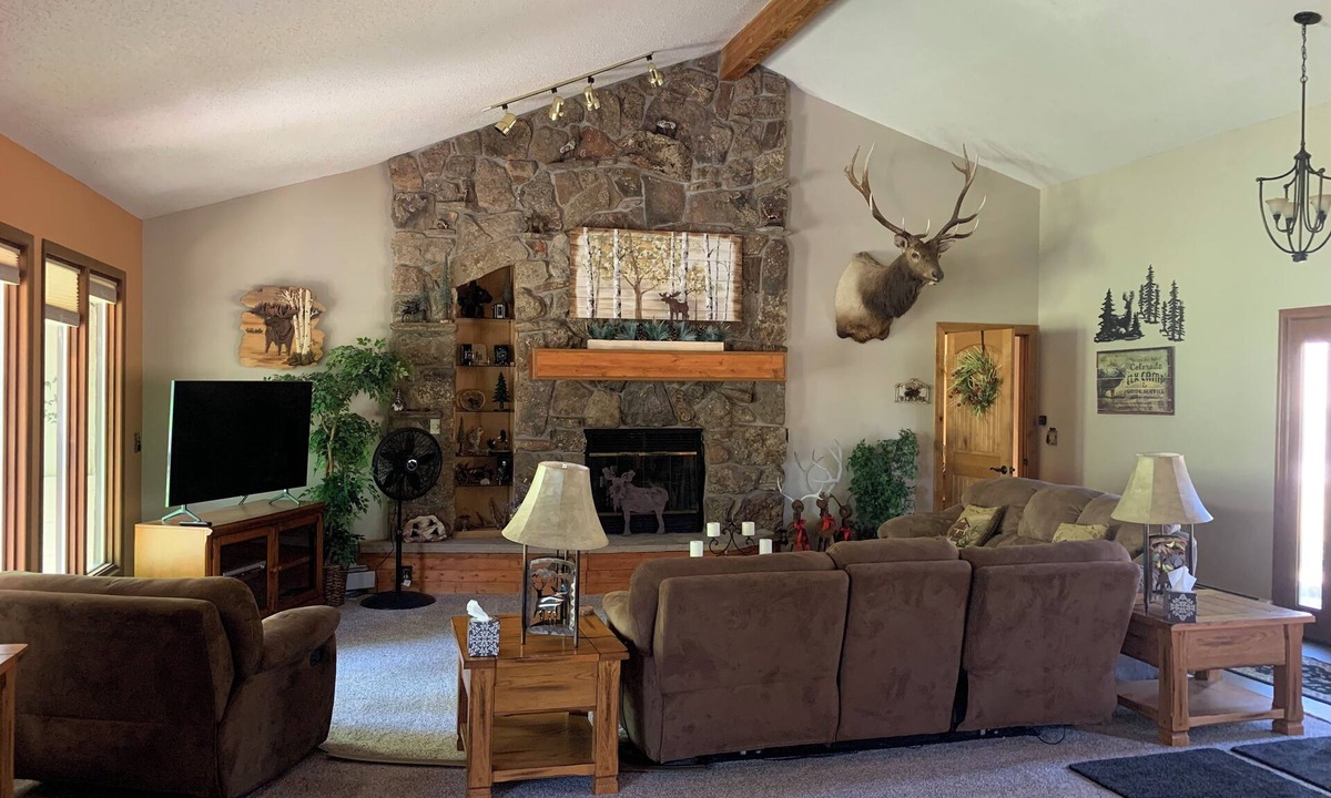 Estes Park House | Charming 3-bedroom house in Estes Park-close to Downtown and RMNP #3288