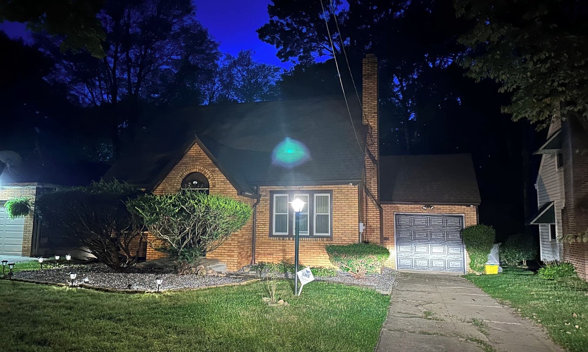 Youngstown House | Charming 3-bedroom house with AC, centrally located Mill Creek Park Youngstown