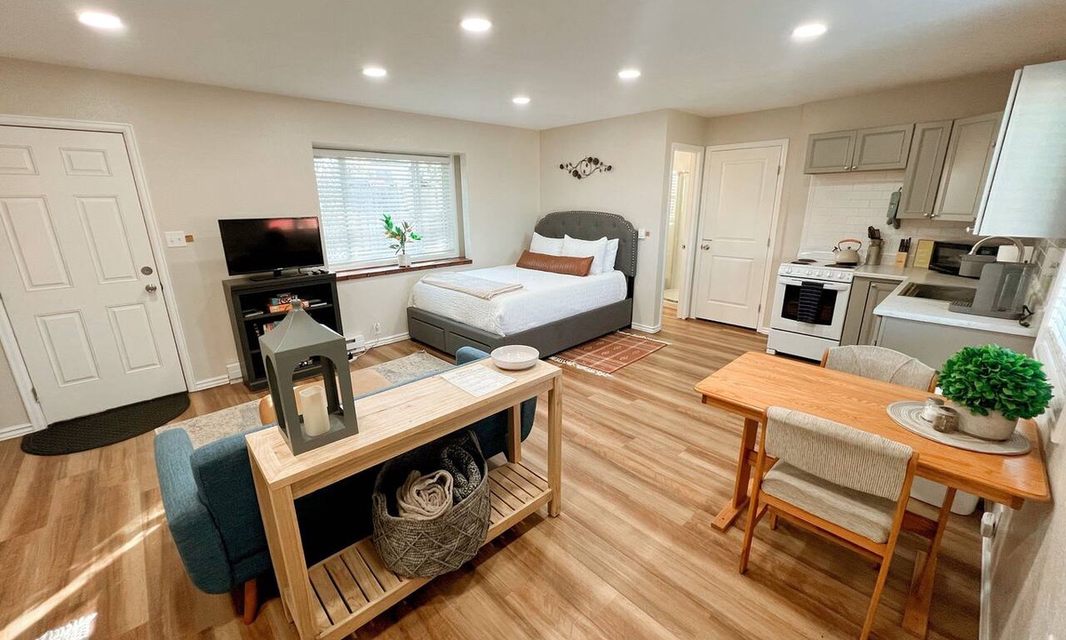 Colorado Springs Apartment | Charming Cabin steps from the beloved Mountain View Cafe