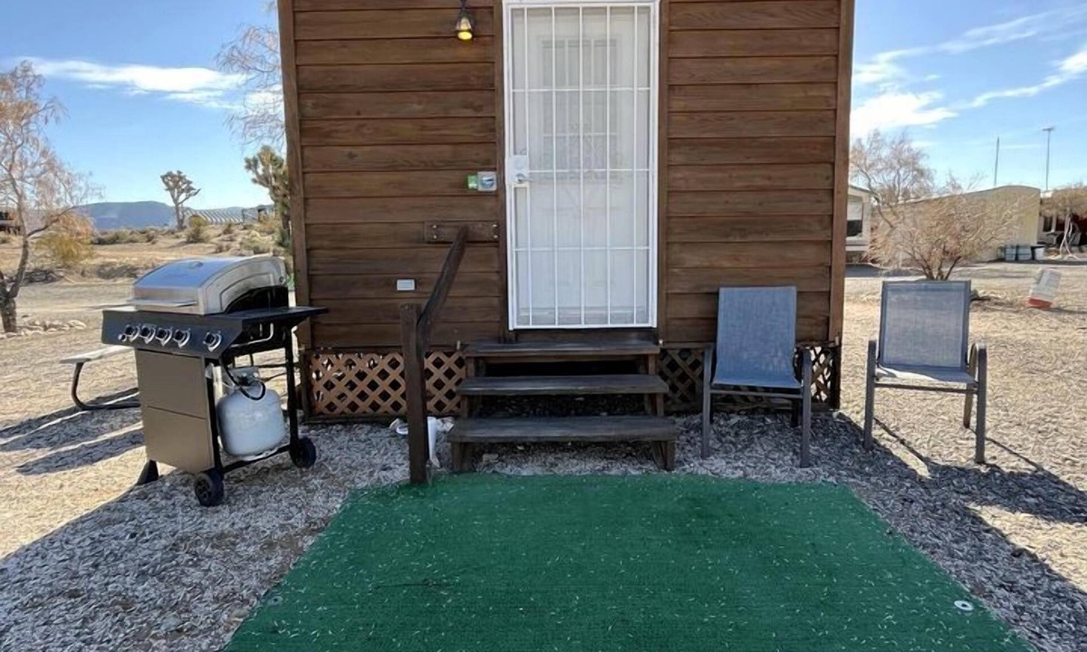Meadview Cabin | Charming Cabin with Private Bath and Wi-Fi near Lake Mead National Recreation Area, Arizona