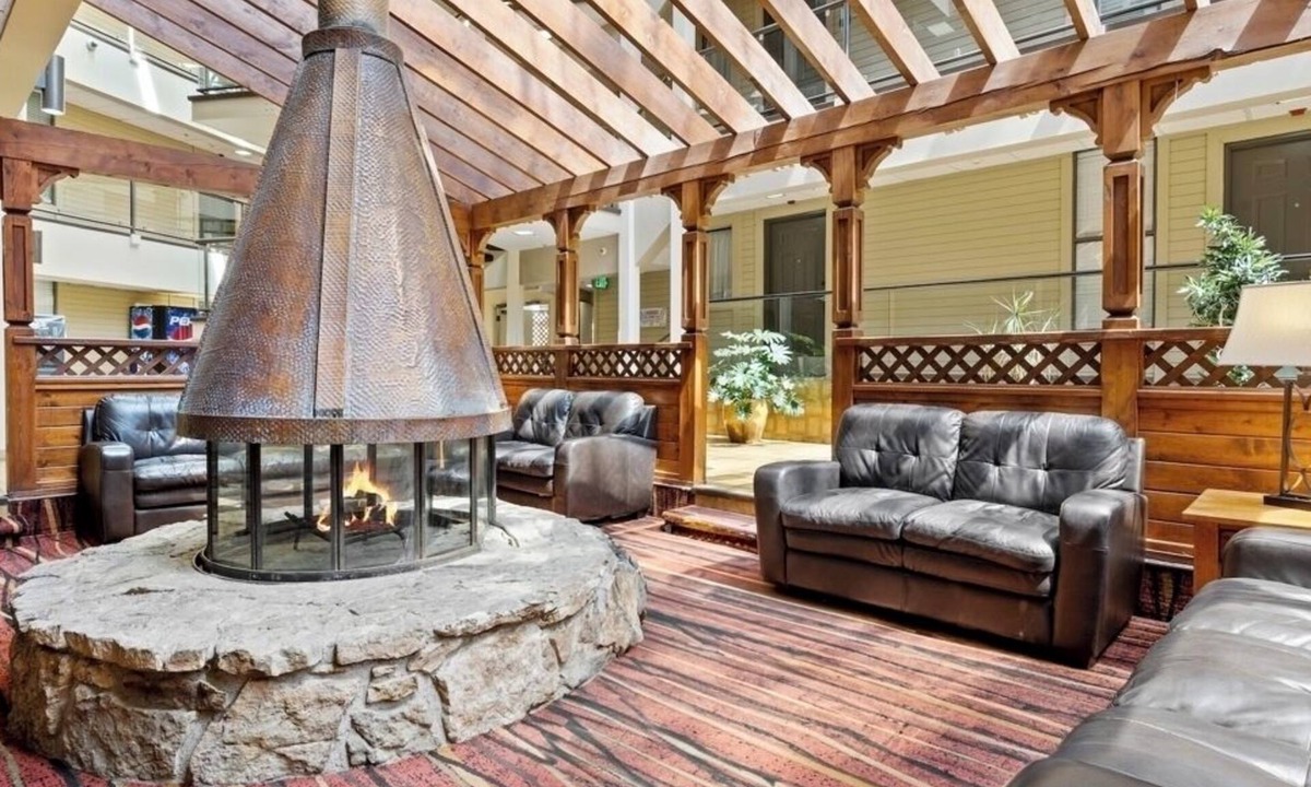 Avon Cabin | Charming Christie Lodge Resort and Spa in Vail Valley near Beaver Creek