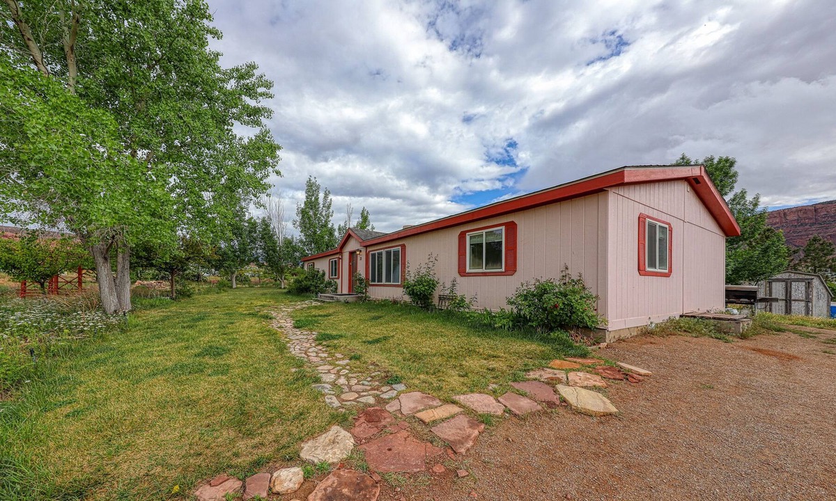 Moab South Valley House | Charming, dog-friendly home w/ a full kitchen - come see Arches National Park!