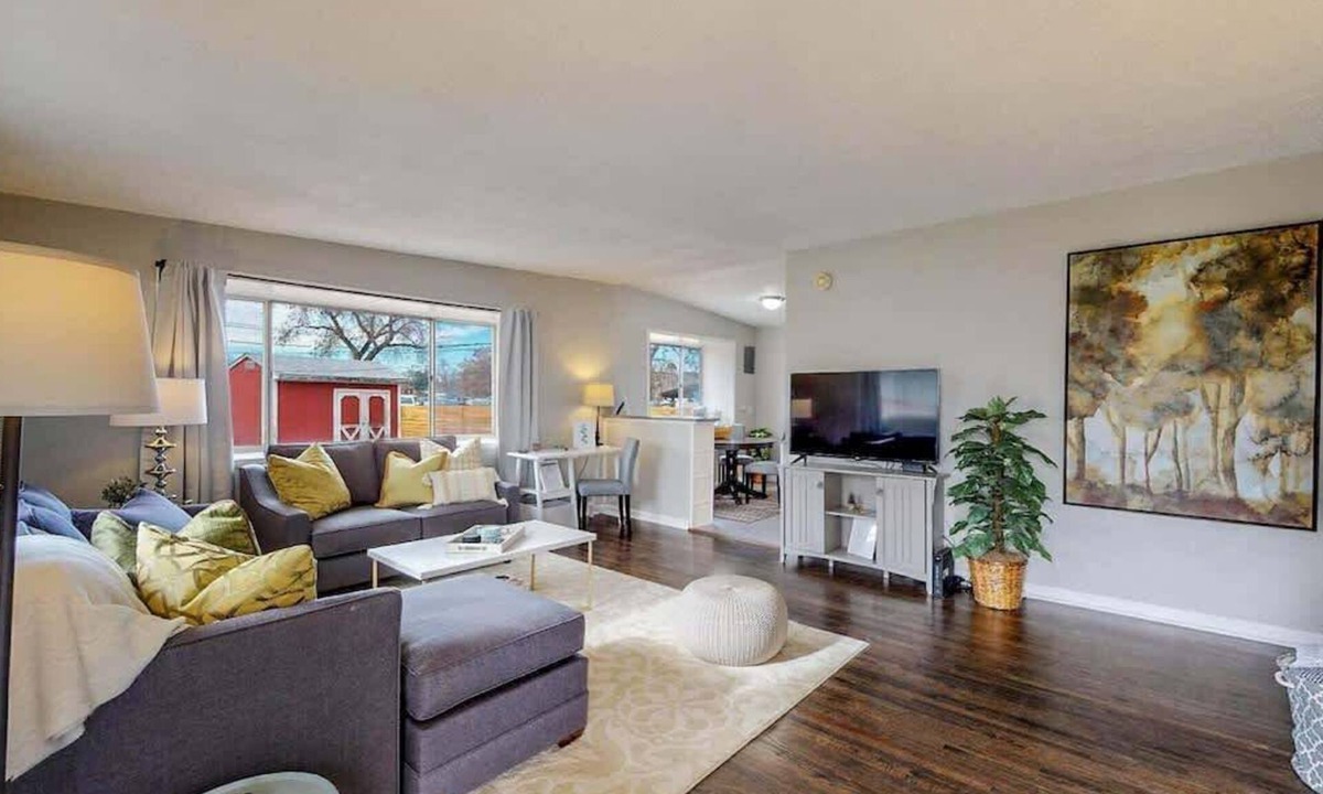Littleton House | Charming Family Home in Lovely Littleton