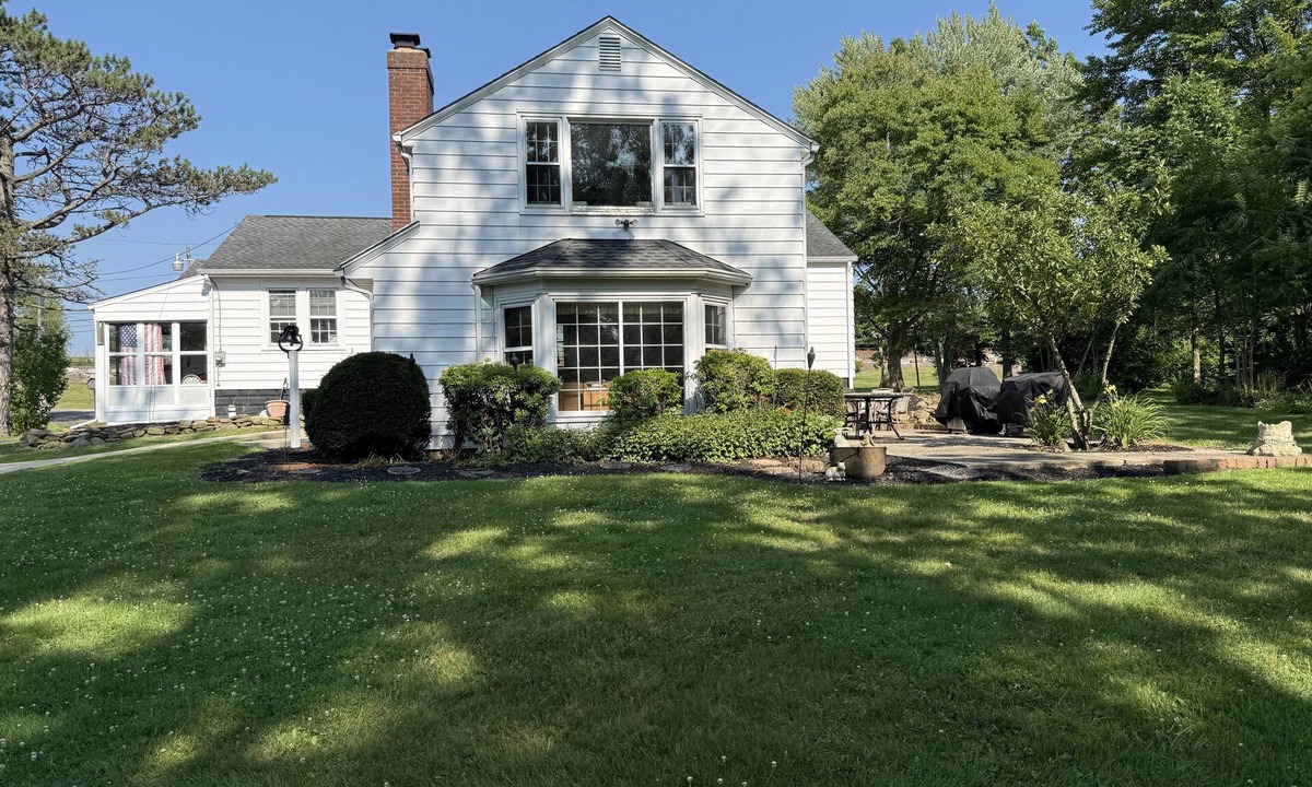 Boston Heights House | Charming Hudson Farmhouse on 12 Acres - 2 Miles from Cuyahoga Valley Nat’l Park