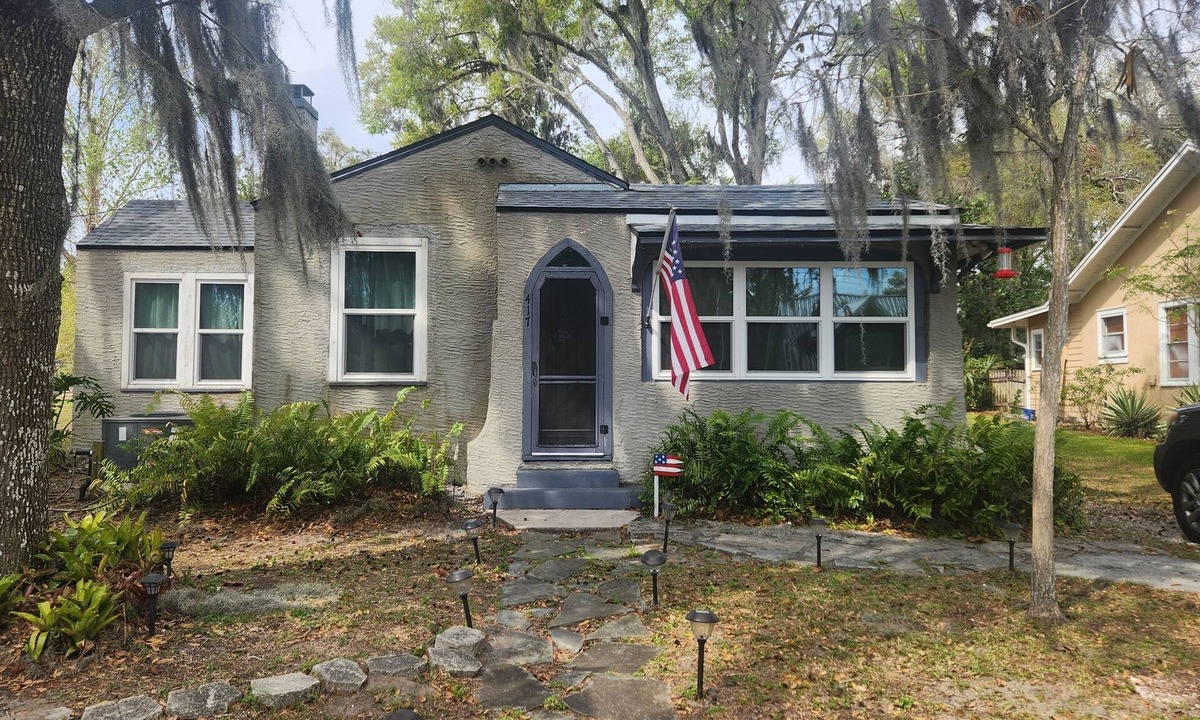 Mount Dora House | Charming Mt Dora 2 Bedroom Home - 1 mile from Historic Downtown!