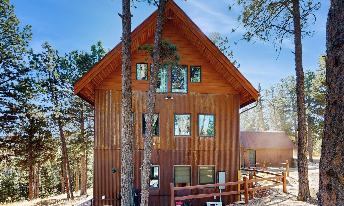 Florissant House | Charming retreat with modern comforts in serene views of Pike's Peak