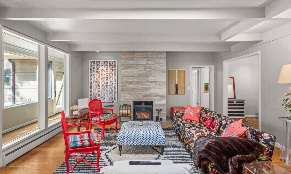 Aspen House | Charming Single-Level 3 Bed House in the desirable Cemetery Lane Neighborhood
