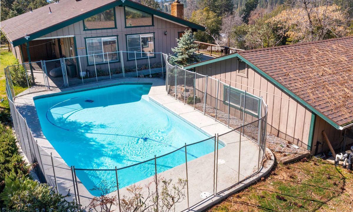 Mariposa Ski Chalet | Charming Yosemite Chalet w/ Pool & Views